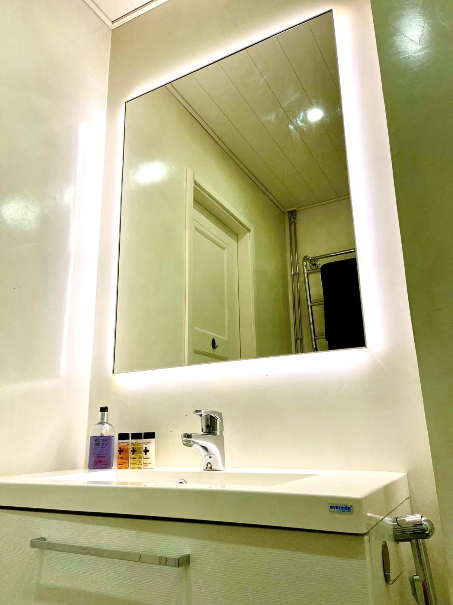 Design District Area - Compact Apartment Helsinki Center Bagian luar foto